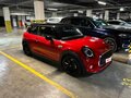 2019 Mini Hatch Cooper III (F55/F56) Рестайлинг, красный, 1800000 рублей - вид 2
