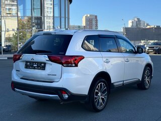 2018 Mitsubishi Outlander III Рестайлинг 3, белый, 2190000 рублей, вид 5