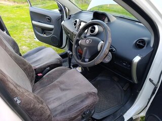 2002 Toyota Ist I, белый, 530000 рублей, вид 5