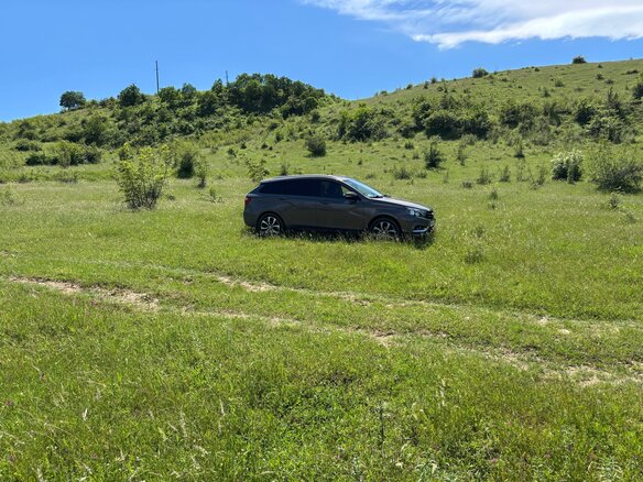 2019 Lada (ВАЗ) Vesta SW I, серый, 900000 рублей - вид 4