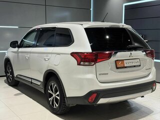 2016 Mitsubishi Outlander III Рестайлинг 2, белый, 1785000 рублей, вид 4