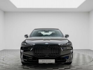 2025 BMW 7 серии 740i xDrive VII (G70), чёрный, 14650000 рублей, вид 3
