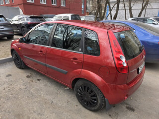 2007 Ford Fiesta Mk5, красный, 405000 рублей, вид 4