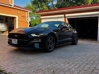 2022 Ford Mustang VI Рестайлинг, чёрный, 4100000 рублей, вид 3