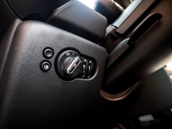 2020 Mini Hatch JCW III (F55/F56) Рестайлинг, чёрный, 3300000 рублей - вид 21