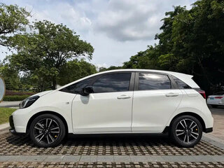 2023 Honda Fit IV Рестайлинг, белый, 1039100 рублей, вид 4