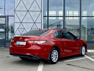 2021 Toyota Camry VIII (XV70) Рестайлинг, красный, 2799000 рублей, вид 5
