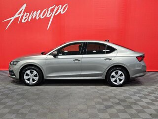 2022 Skoda Octavia IV (A8), бежевый, 2079000 рублей, вид 2