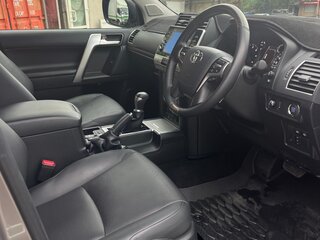 2023 Toyota Land Cruiser Prado 150 Series Рестайлинг 3, серый, 7000000 рублей, вид 3