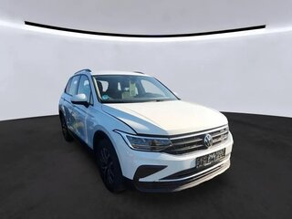2022 Volkswagen Tiguan II Рестайлинг, белый, 2292000 рублей, вид 3
