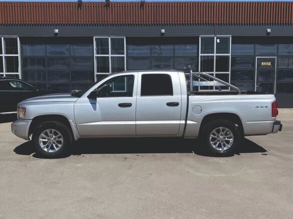 2008 Dodge Dakota III Рестайлинг, серебристый, 1690000 рублей - вид 2