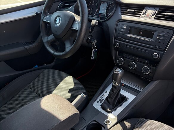 2014 Skoda Octavia III (A7), белый, 990000 рублей - вид 6