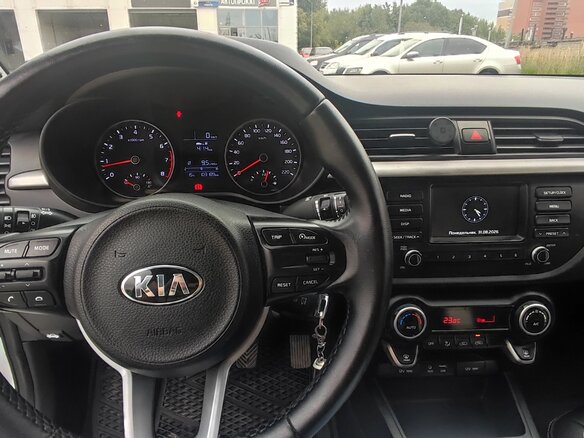 2018 Kia Rio IV, белый, 1350000 рублей - вид 7