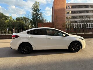 2016 Kia Cerato III Рестайлинг (Classic), белый, 1300000 рублей, вид 4