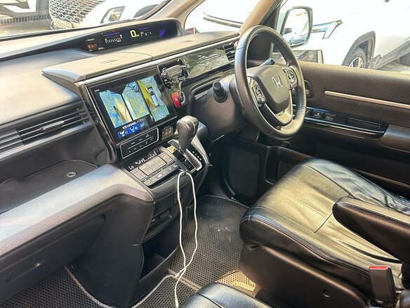 2017 Honda Stepwgn Spada V Рестайлинг, белый, 1680000 рублей - вид 13