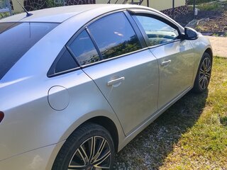 2014 Chevrolet Cruze I Рестайлинг, серебристый, 690000 рублей, вид 5