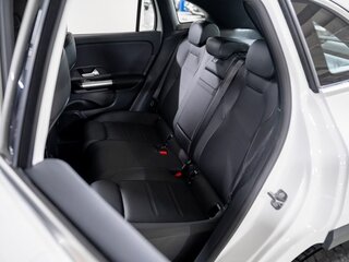 2025 Mercedes-Benz GLA 200 II (H247) Рестайлинг, белый, 5459000 рублей, вид 3