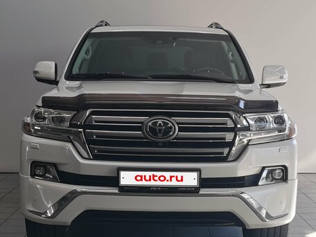 2017 Toyota Land Cruiser 200 Series Рестайлинг 2, белый, 6590000 рублей, вид 2