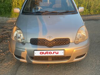 2001 Toyota Vitz I (P10), серебристый, 210000 рублей, вид 2