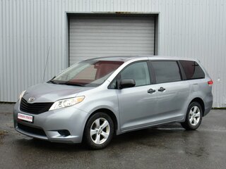 Toyota Sienna III