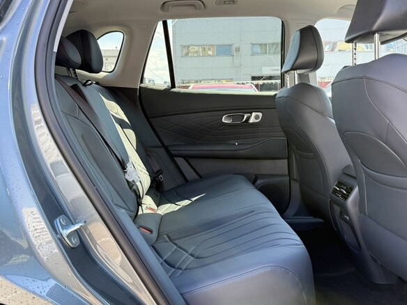2026 Geely EX5 Гибрид EM-i, серебристый, 3974990 рублей - вид 19