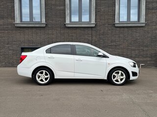 2013 Chevrolet Aveo II, белый, 470000 рублей, вид 4