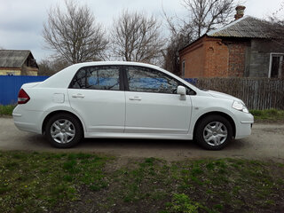 2011 Nissan Tiida I Рестайлинг, белый, 730000 рублей, вид 4