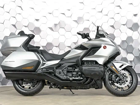2025 Honda GL 1800 Gold Wing, серебристый, 3649000 рублей, вид 3