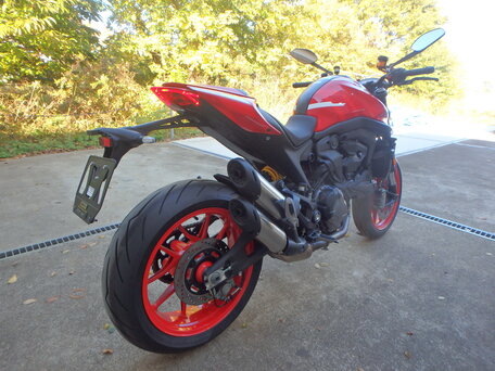 2022 Ducati Monster 937, красный, 1150000 рублей, вид 3