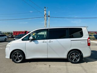 2010 Toyota Noah II (R70), серый, 1279000 рублей, вид 3