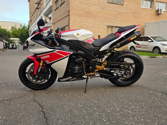 2011 Yamaha YZF-R1, белый, 1300000 рублей - вид 9