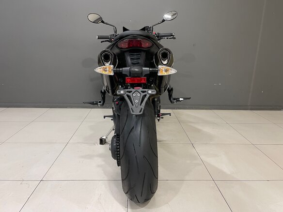 2013 Triumph Speed Triple, чёрный, 680000 рублей - вид 3