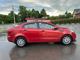 2016 Kia Rio III Рестайлинг, красный, 650000 рублей, вид 3