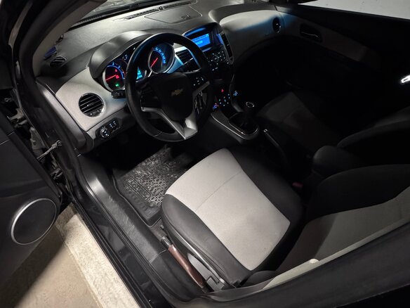 2012 Chevrolet Cruze I, чёрный, 915000 рублей - вид 4