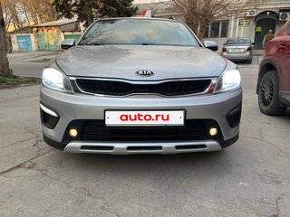 2019 Kia Rio X-Line IV, серебристый, 1370000 рублей, вид 2