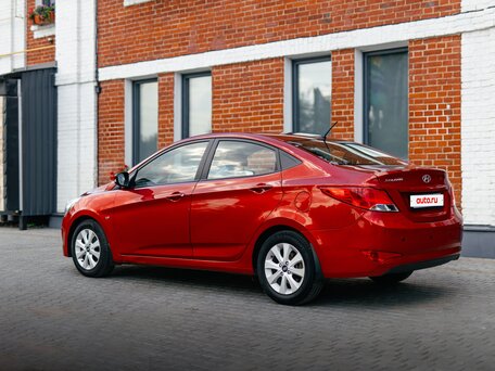 2016 Hyundai Solaris I Рестайлинг, красный, 883000 рублей, вид 4
