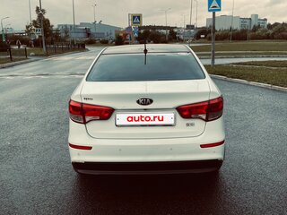 2016 Kia Rio III Рестайлинг, белый, 580000 рублей, вид 3