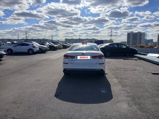 2020 Kia Optima IV Рестайлинг, белый, 1100000 рублей, вид 3