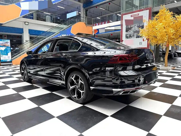 2022 Volkswagen Magotan B8 Рестайлинг, чёрный, 1950000 рублей - вид 3