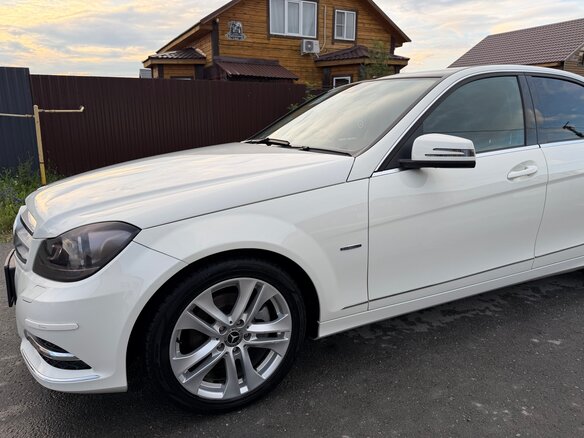 2011 Mercedes-Benz C-Класс 200 III (W204) Рестайлинг, белый, 1400000 рублей - вид 5
