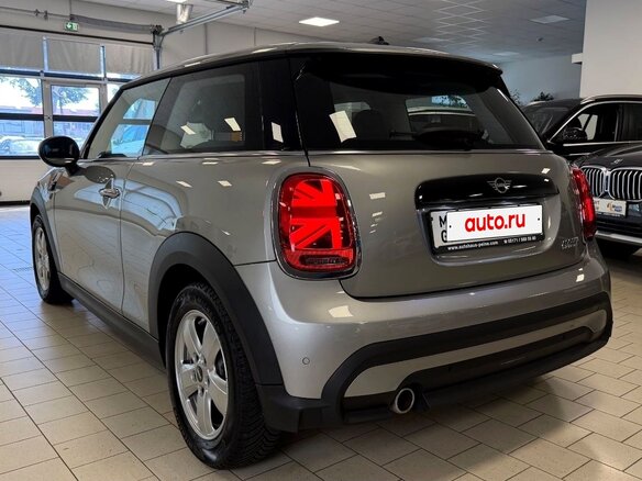 2022 Mini Hatch Cooper D III (F55/F56) Рестайлинг 2, серебристый, 2690000 рублей - вид 1