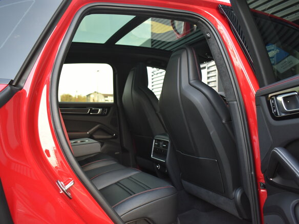 2021 Porsche Cayenne III, красный, 8990000 рублей - вид 19