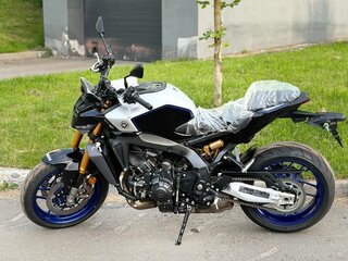 2025 Yamaha MT-09 (FZ-09), серебристый, 1600000 рублей, вид 3