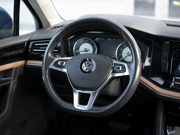 2019 Volkswagen Touareg III, синий, 3380000 рублей - вид 12