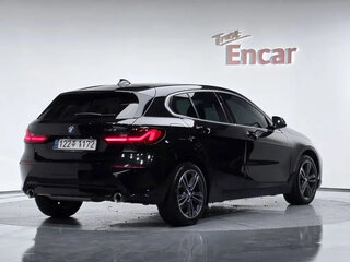 2021 BMW 1 серии 118d III (F40), чёрный, 2650000 рублей, вид 3