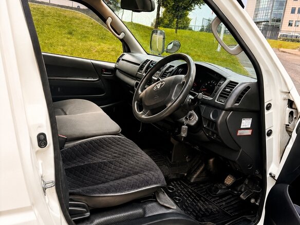 2014 Toyota HiAce, белый, 3700000 рублей - вид 5