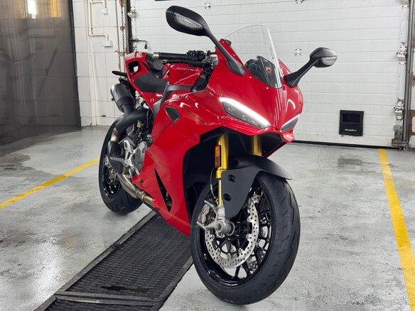 2025 Ducati Panigale V2, красный, 2350000 рублей