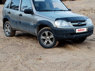 2011 Chevrolet Niva I Рестайлинг, серый, 299000 рублей, вид 3