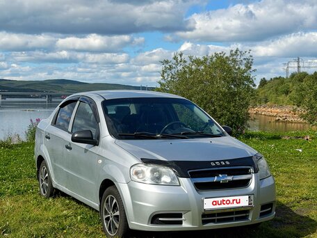 2011 Chevrolet Aveo I Рестайлинг, серебристый, 400000 рублей, вид 3