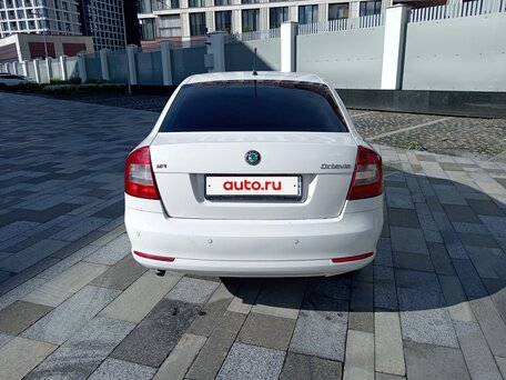 2013 Skoda Octavia II (A5) Рестайлинг, белый, 750000 рублей, вид 5